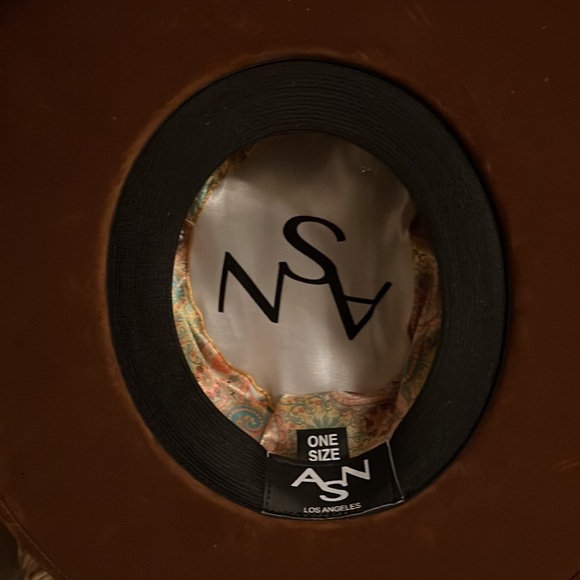 Brown suede hat - Picture 3 of 3